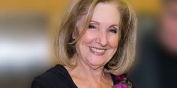 Κάρμεν Ρουγγέρη: «Ήθελα να είμαι βέβαιη ότι θα μείνω για μια ζωή με τον σύζυγο μου και άργησα να κάνω παιδί»