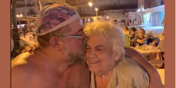 Δύσκολες ώρες για τον Σταμάτη Κραουνάκη: Πέθανε η μητέρα του – «Ο πιο δικός μας άγγελος φτεροκοπάει»