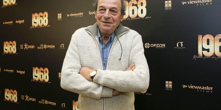 Μανούσος Μανουσάκης: Συγκινεί η σύζυγός του για τον ένα χρόνο από τον θάνατό του – «Δεν έφυγε από τη ζωή,