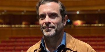 Κωνσταντίνος Μαρκουλάκης: «Οι βαθιές σχέσεις, ό,τι και αν φέρει η ζωή, δεν βουλιάζουν»