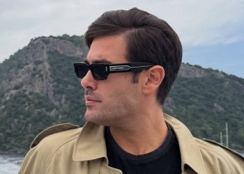 Κώστας Μαρτάκης: «Θαυμάστρια έκανε τατουάζ στην πλάτη της το πρόσωπό μου»