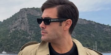 Κώστας Μαρτάκης: «Θαυμάστρια έκανε τατουάζ στην πλάτη της το πρόσωπό μου»