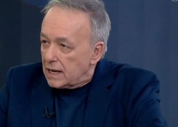 Ανδρέας Μικρούτσικος: «Χρωστάω το ρεύμα και ζω στο σκοτάδι»