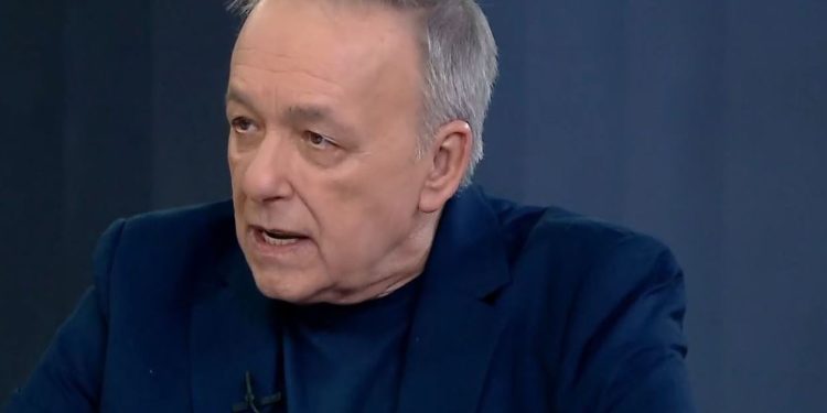 Ανδρέας Μικρούτσικος: «Χρωστάω το ρεύμα και ζω στο σκοτάδι»