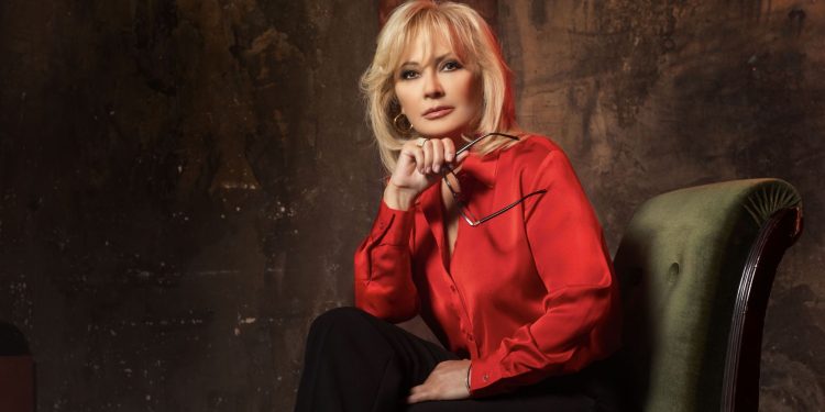 Αγγελική Νικολούλη: «Θέλω μέσα από την καρδιά μου να ευχαριστήσω όλους εσάς…» – Το πρώτο μήνυμα μετά την κηδεία της μητέρας της