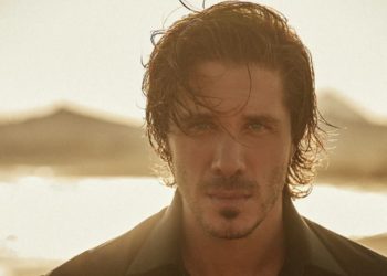 Νίκος Οικονομόπουλος: «Είμαι παραδομένος κυριολεκτικά στον Χριστό – Μπορεί σε ένα μήνα να σου πω ότι παντρεύομαι»