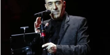 Νότης Σφακιανάκης: Το πρόβλημα υγείας που τον κράτησε μακριά από το τελευταίο «αντίο» στη σύζυγό του, Κίλι Σφακιανάκη