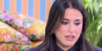 «Λύγισε» η Χριστίνα Σάλτη μιλώντας για τη μητέρα της: «Την είδα στον ύπνο μου, περπατούσαμε στο χωριό της κι εκείνη έστριψε σε ένα σπίτι με λουλούδια»