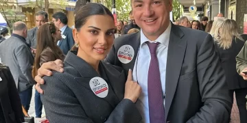 Σταματίνα Τσιμτσιλή: Στο πλευρό του συζύγου της μαζί με τα παιδιά τους στις εκλογές του Δικηγορικού Συλλόγου Αθηνών