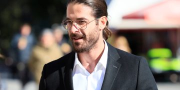 Άρης Μουγκοπέτρος: «Με αυτό το χέρι θα πάω να δουλέψω στην οικοδομή και θα τους πάω όσα λεφτά θέλουν»