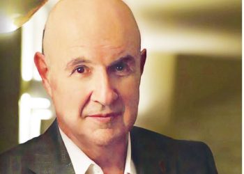 Ηλίας Φιλίππου: «Ξέρεις τι είναι στα 20 να κάνεις παρέα με τον Τσιτσάνη και τον Χατζιδάκι;»