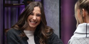 Φωτεινή Αθερίδου: «Προσπαθώ να είμαι κάθετη και αυστηρή σαν μαμά πια»