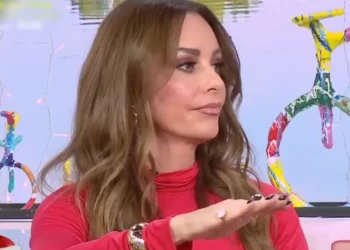 Ξέσπασε σε δάκρυα η Μπέττυ Μαγγίρα: «Η Μαρινέλλα με έβαλε δίπλα της σε ισάξιο ρόλο»