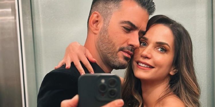 Γιάννης Τσιμιτσέλης – Κατερίνα Γερονικολού: Χριστούγεννα στην Αθήνα