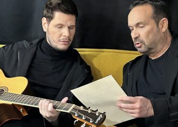 Ο Κώστας Μακεδόνας και ο Γιάννης Χριστοδουλόπουλος στο studio