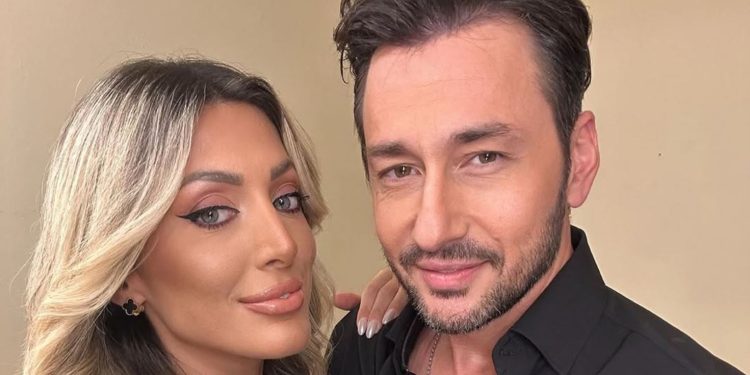 Λεάννα Μάρκογλου για Πάνο Καλίδη: «Φέτος οι γιορτές μας βρίσκουν χώρια λόγω δουλειάς – Θα τον θέλαμε σίγουρα κοντά μας»