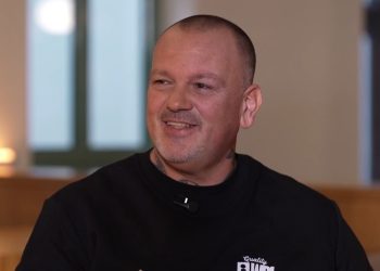 Δημήτρης Σκαρμούτσος: «Κέρδισα τον κόσμο επειδή μίλησα για τις εμπειρίες μου με τα ναρκωτικά και το αλκοόλ – Όλοι έλεγαν ότι θα καταστραφώ»