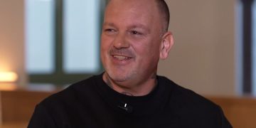 Δημήτρης Σκαρμούτσος: «Κέρδισα τον κόσμο επειδή μίλησα για τις εμπειρίες μου με τα ναρκωτικά και το αλκοόλ – Όλοι έλεγαν ότι θα καταστραφώ»