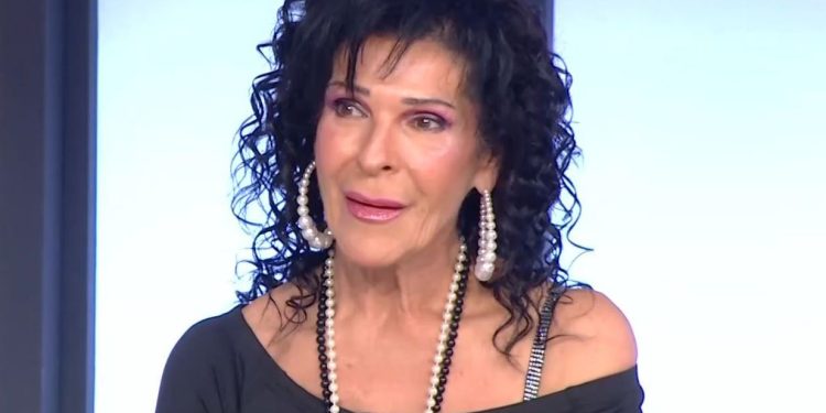 Σοφία Βόσσου: «Μου λες ΦΠΑ και μπορεί να νομίζω ότι πρέπει να κάνω κολονοσκόπηση»