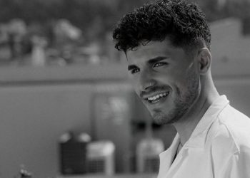 Stef: Ποιος είναι ο 21χρονος τραγουδιστής που καταγγέλλει τον Γιώργο Μαζωνάκη για ασέλγεια