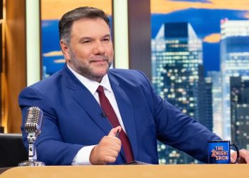 Γρηγόρης Αρναούτογλου: «Πριν κάνω παιδί, έλεγα ότι δεν θα γίνω από αυτούς τους γονείς που θα του παίρνουνε πολλά δώρα»