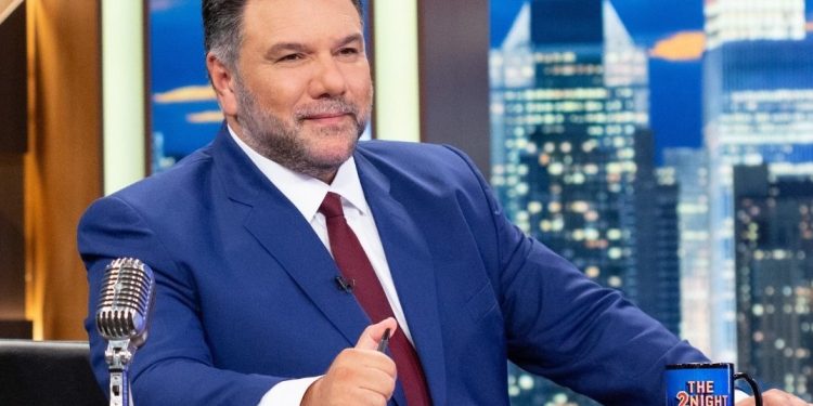 Γρηγόρης Αρναούτογλου: «Πριν κάνω παιδί, έλεγα ότι δεν θα γίνω από αυτούς τους γονείς που θα του παίρνουνε πολλά δώρα»