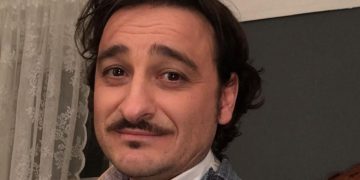 Βασίλης Χαραλαμπόπουλος: «Στην αρχή, η πολλή αγάπη του κόσμου μου προκάλεσε φόβο, όχι υπεροψία»