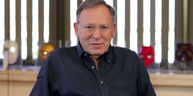 Ανδρέας Φουστάνος: «Βλέπεις δικούς σου ανθρώπους και λες “τι μεταμόρφωση”, έχουν κάνει πλαστική από μόνοι τους»