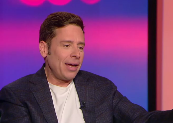 Γιάννης Σαρακατσάνης: «Η απιστία που θα με σκότωνε, θα ήταν να ανακαλύψω ότι η Αλεξάνδρα αγαπάει κάποιον άλλον και με εγκαταλείπει»