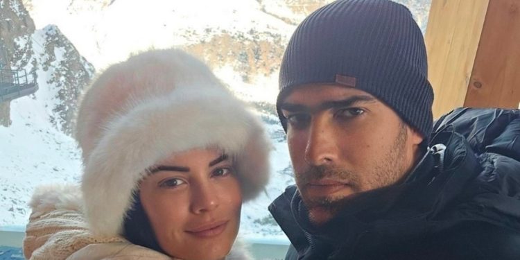 Μαρία Κορινθίου – Γιώργος Καραθανάσης: H θερμοκρασία ανεβαίνει στις χειμερινές διακοπές τους στις Άλπεις