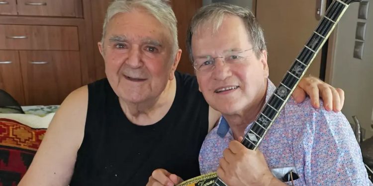 Πασχάλης Τερζής: Η συνάντηση με τον Χρήστο Νικολόπουλο και οι σπάνιες φωτογραφίες – «Σε λίγες μέρες κυκλοφορει… »