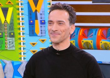 Δημήτρης Σαμόλης για τον πατέρα του: «Ήταν πιο πικρό το ότι με αποδέχτηκε όταν το έκανε και το ευρύ κοινό»