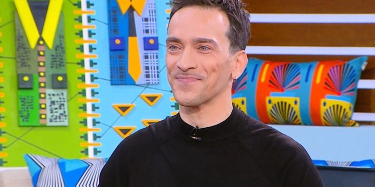 Δημήτρης Σαμόλης για τον πατέρα του: «Ήταν πιο πικρό το ότι με αποδέχτηκε όταν το έκανε και το ευρύ κοινό»