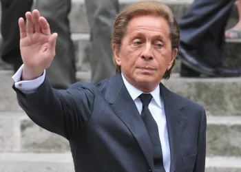 Valentino Garavani: Πέθανε ο εμβληματικός couturier της Ιταλικής μόδας σε ηλικία 93 χρονών