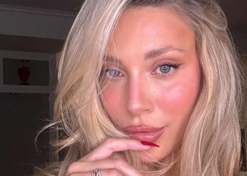 Γαρυφαλλιά Καληφώνη: Η αντίδρασή της σε μήνυμα από follower που την αποκαλούσε «αχάριστη» – «Κανείς δεν είναι πλήρης επειδή δείχνει»