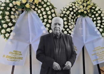 Κηδεία Γιώργου Παπαδάκη: Συγκίνηση στο τελευταίο αντίο στη Ριτσώνα