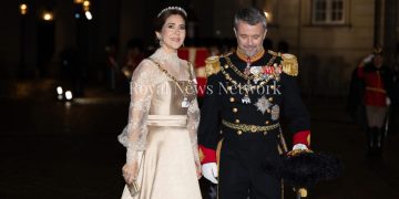 Δανία: Η βασίλισσα Μαίρη έκλεψε τις εντυπώσεις στην έναρξη των πρωτοχρονιάτικων εορτασμών – Η ιστορική τιάρα που φόρεσε