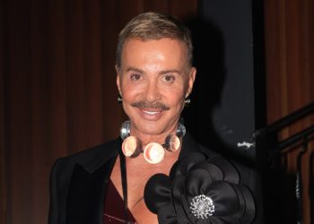 ΧΑΜΟΣ ΜΕ ΓΑΒΑΛΑ: «Κακομοίρες βγάζουν φωτογραφίες με AI με τον Μπραντ Πιτ!»