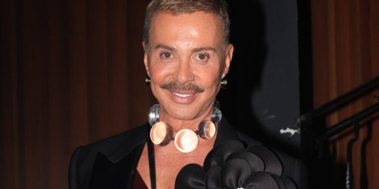 ΧΑΜΟΣ ΜΕ ΓΑΒΑΛΑ: «Κακομοίρες βγάζουν φωτογραφίες με AI με τον Μπραντ Πιτ!»