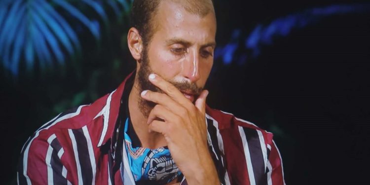 Survivor: Η στιγμή που ο Γιάννης Ρέβης «έσπασε» για τη Νίκη – Δείτε την εντυπωσιακή σύντροφό του