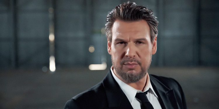 Ο Πάνος Κιάμος δίνει συνέχεια στις μεγάλες δισκογραφικές επιτυχίες του με το «Ξέρεις Πολλούς;»