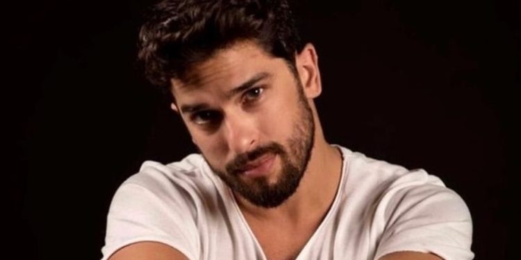 Ο DJ Pitsi παρουσιάζει το «Aide Male» και βάζει ξανά «φωτιά» στα decks