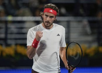 Στα όρια ο Τσιτσιπάς – Έντονος εκνευρισμός στο Masters της Μαδρίτης