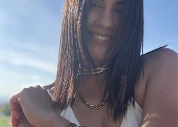 Συνέντευξη: Η Μαρίνα Νικολοπούλου παρουσιάζει στο evitanews.gr το νέο της τραγούδι «Επέζησα»