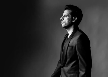 Θοδωρής Φέρρης – «Είπες»: no1 στο Official IFPI Airplay Chart για 6 μήνες