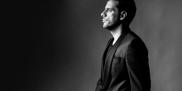 Θοδωρής Φέρρης – «Είπες»: no1 στο Official IFPI Airplay Chart για 6 μήνες